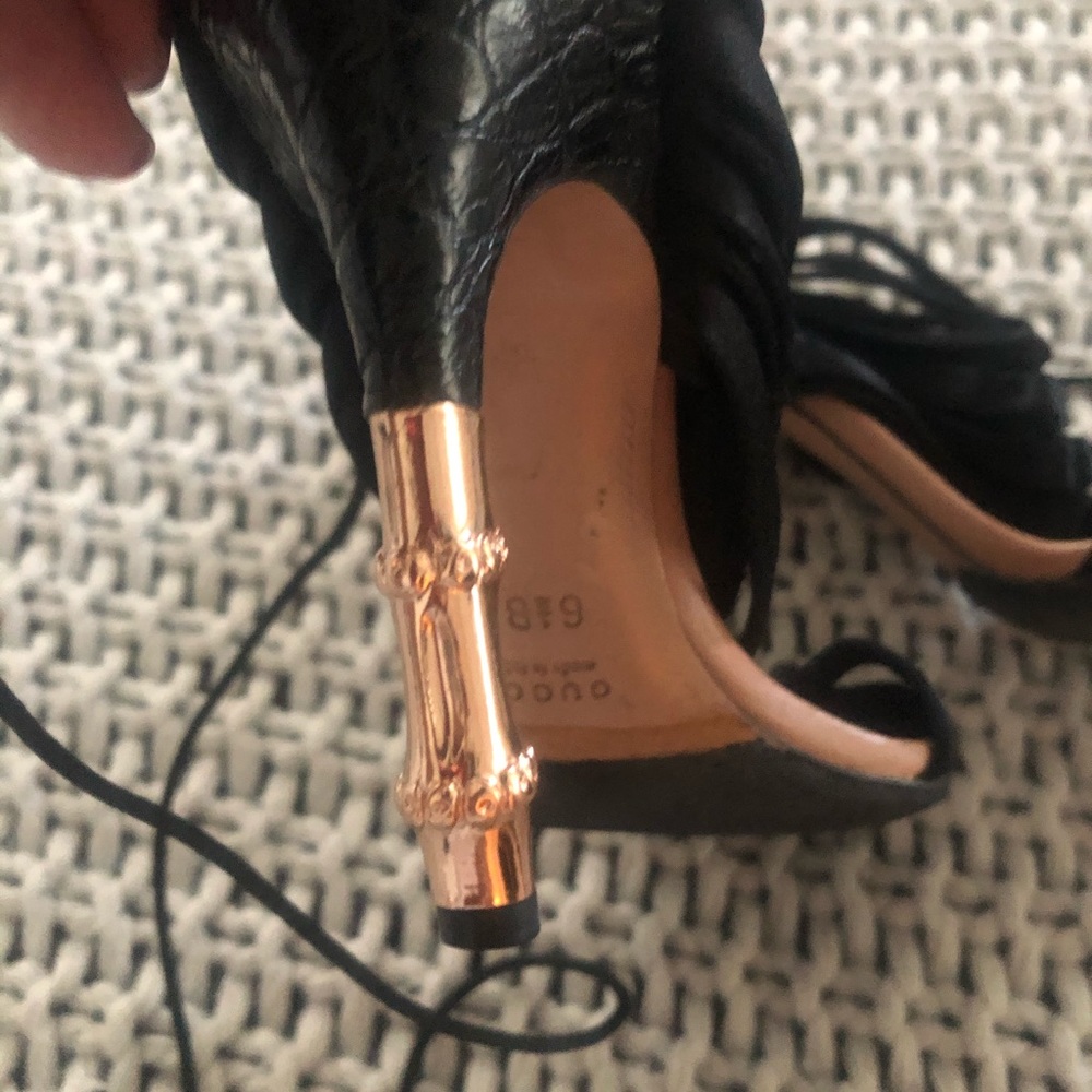Gucci sandals with silk and gold heels - Picture 9 of 10